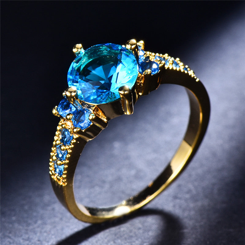 Elegant Claw Zirconia Ring