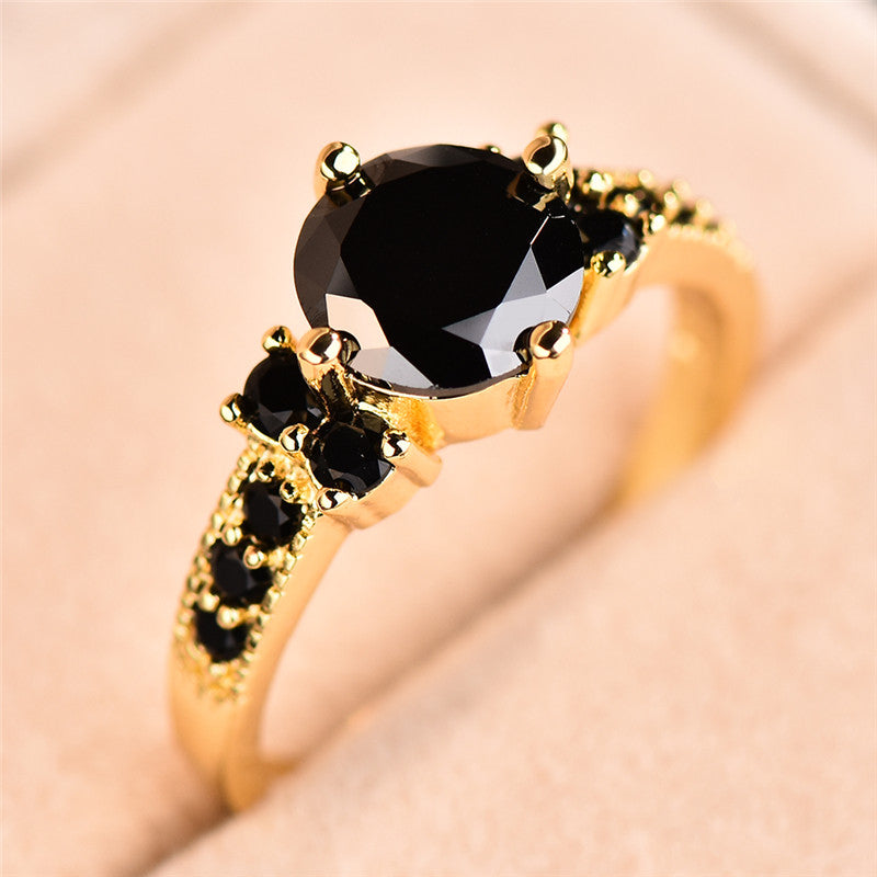 Elegant Claw Zirconia Ring