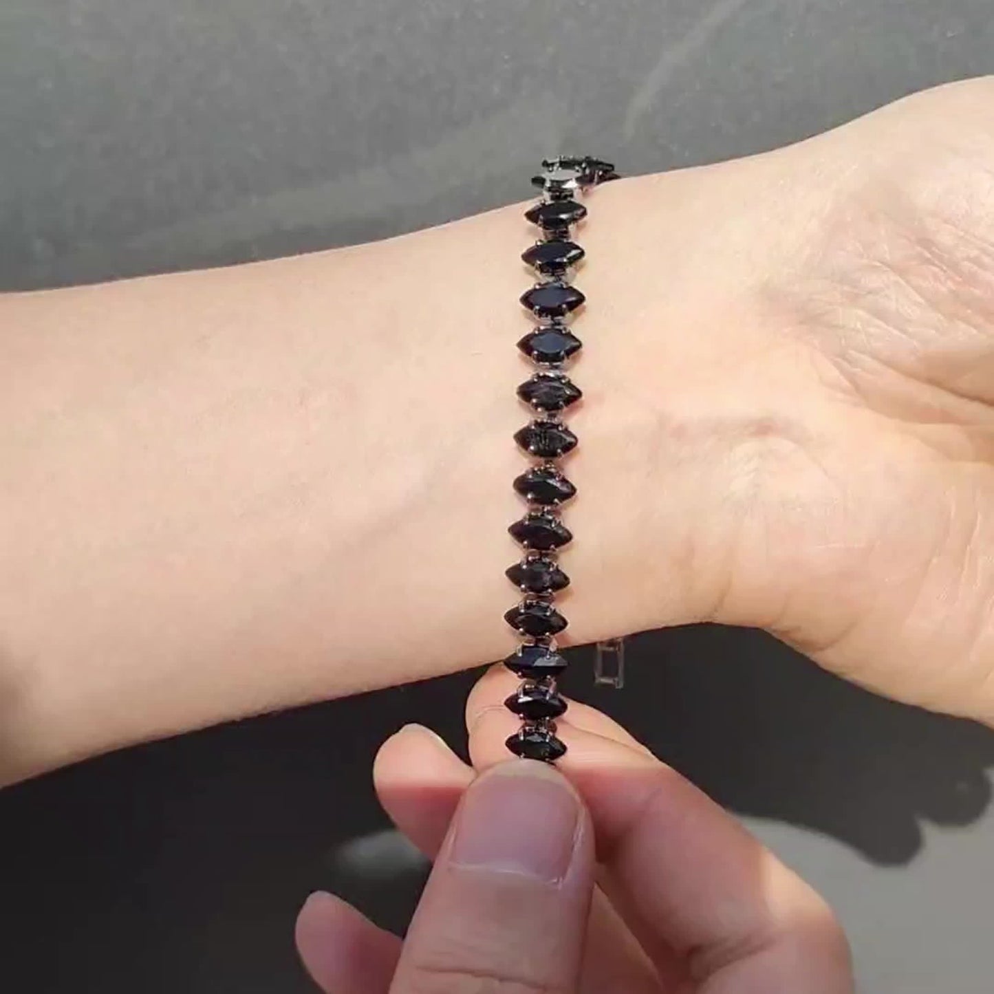 Sophisticated Onyx Copper Bracelet
