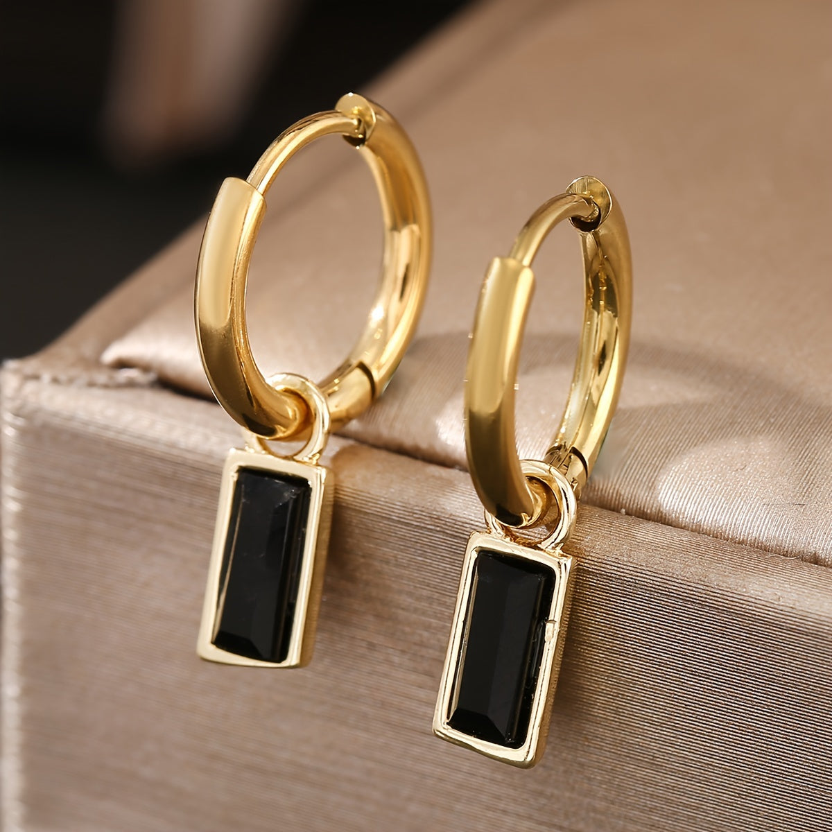 Elegant Vintage-Inspired Gold Teardrop Earrings