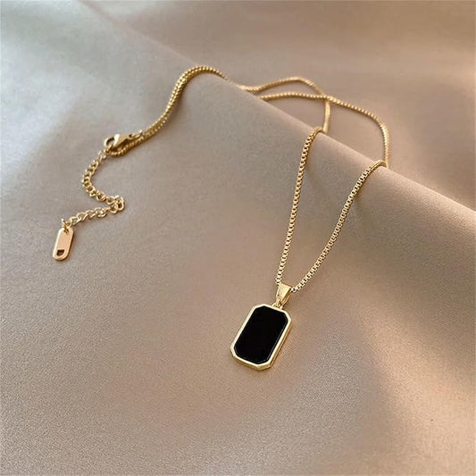 Elegant Onyx Gold Clavicle Necklace
