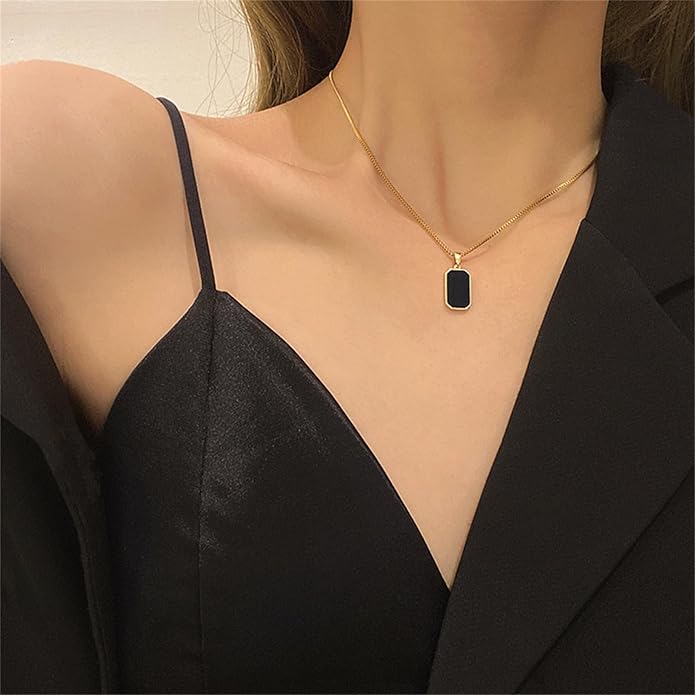 Elegant Onyx Gold Clavicle Necklace