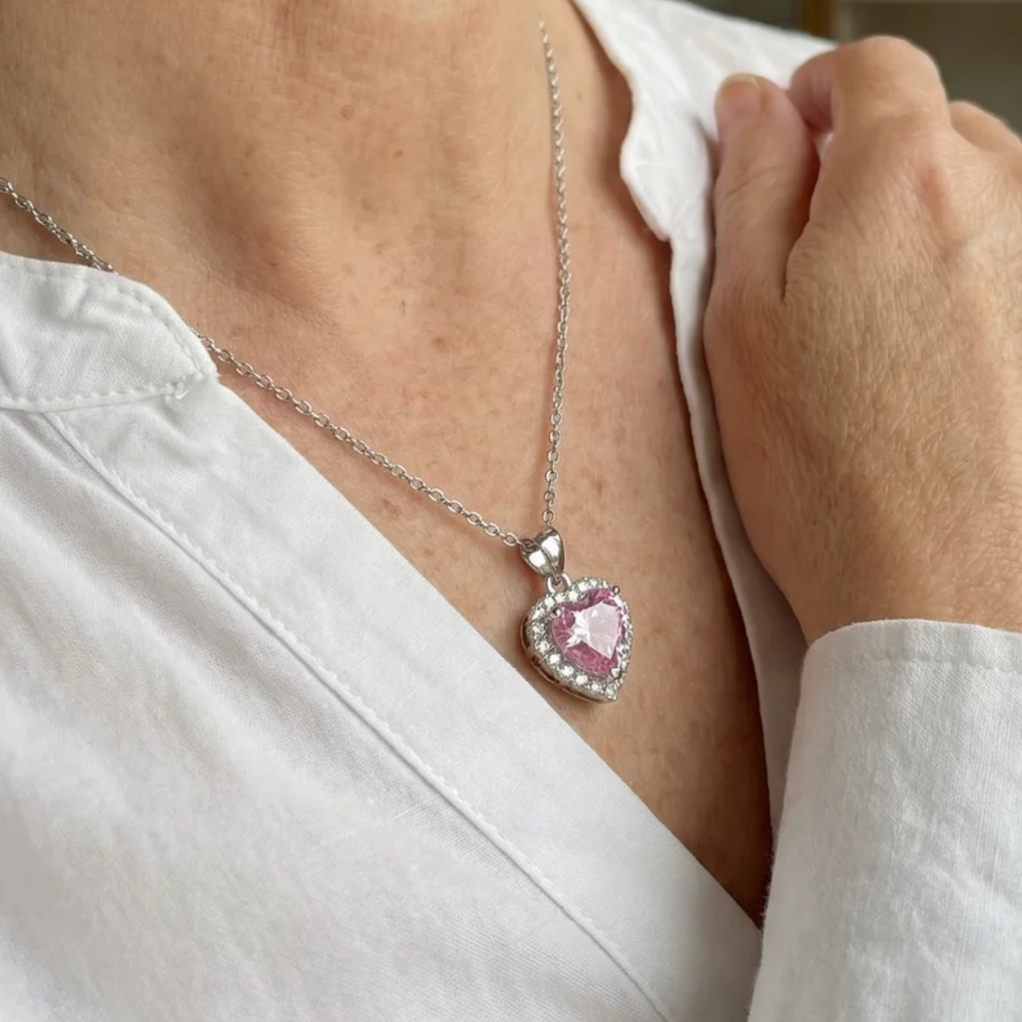 Elegant Rosé Sapphire Heart Necklace