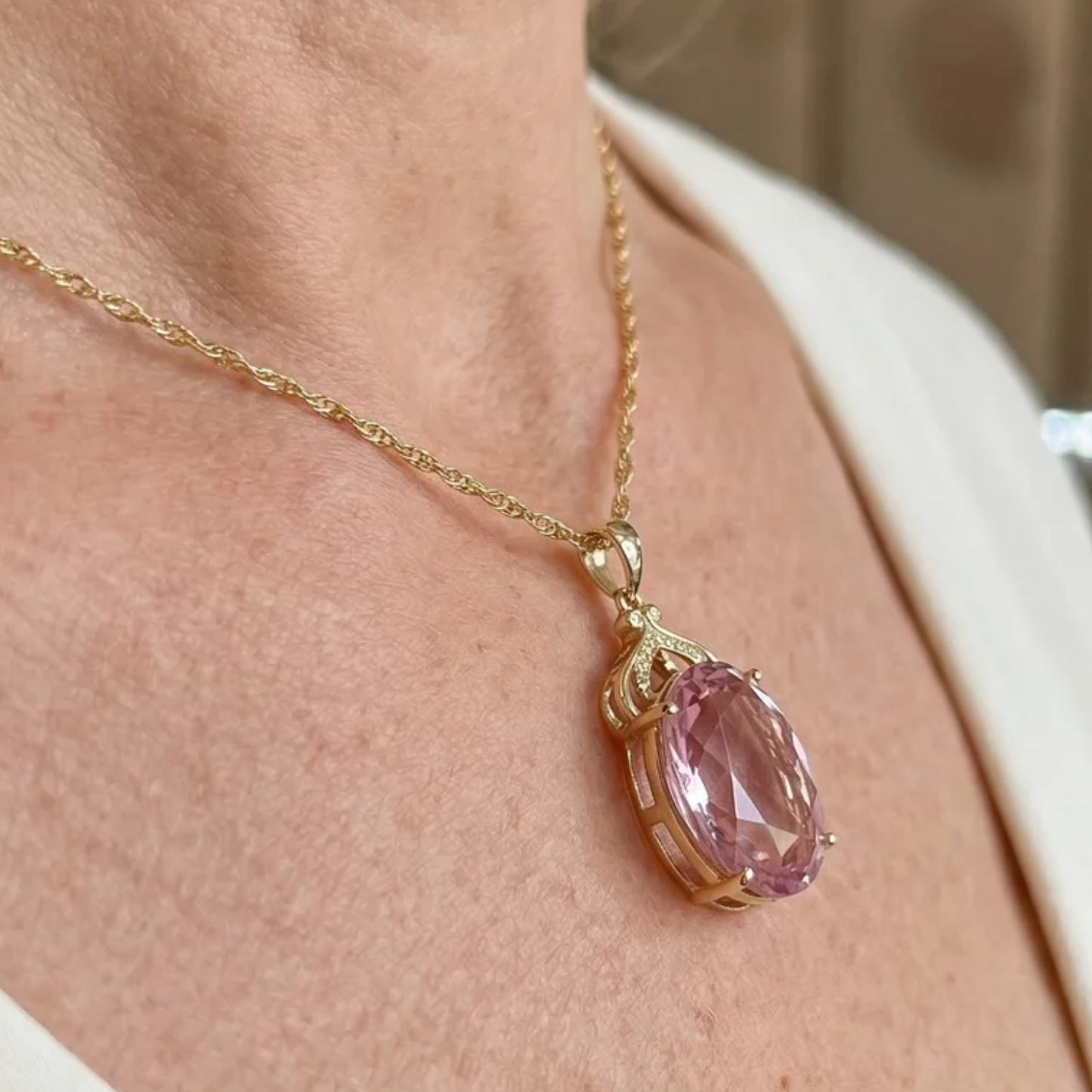 Elegant Rosé Sapphire Gold Necklace
