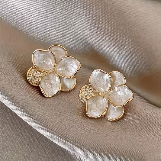 Elegant Pearl Flower Earrings