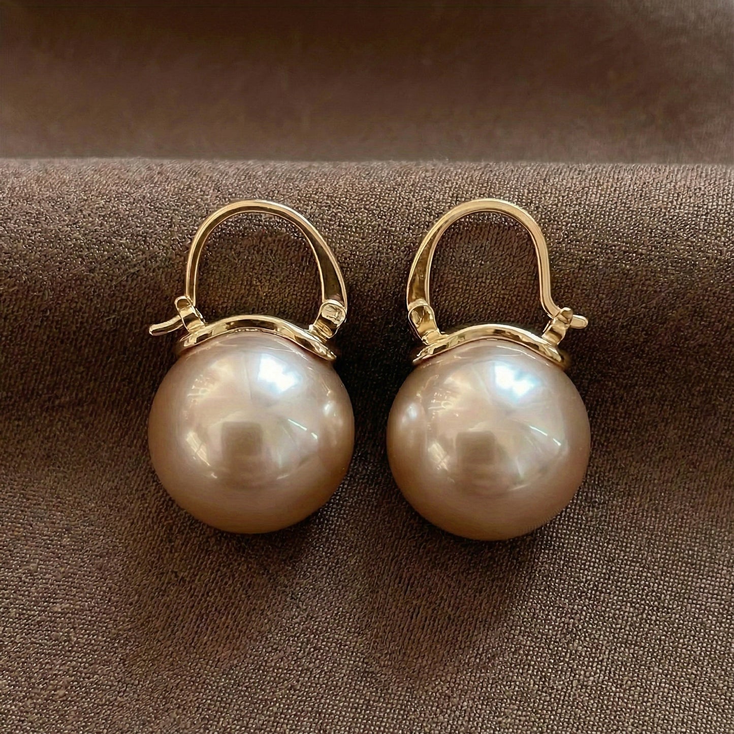 Touch of Pearls Earrings