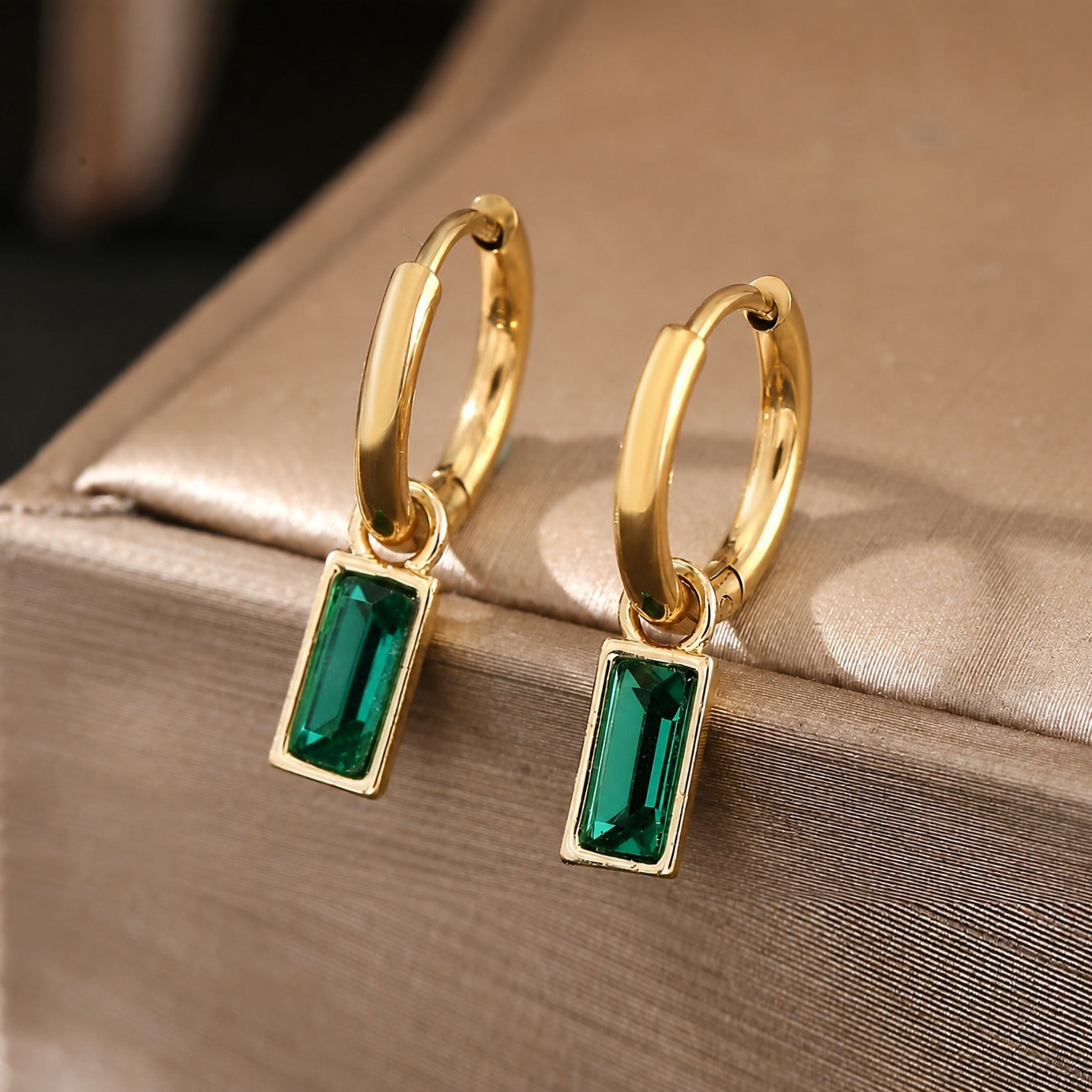 Elegant Vintage-Inspired Gold Teardrop Earrings